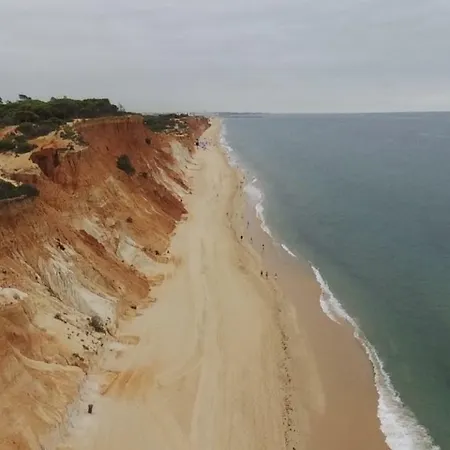 Aldeia Acoteias بيت للعطل
